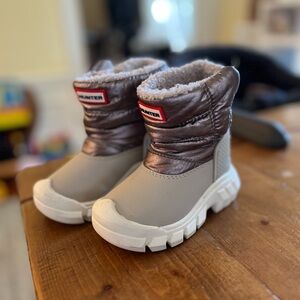 Hunter igloo insulated and waterproof toddler snow boots. UK size 4, US size 5c